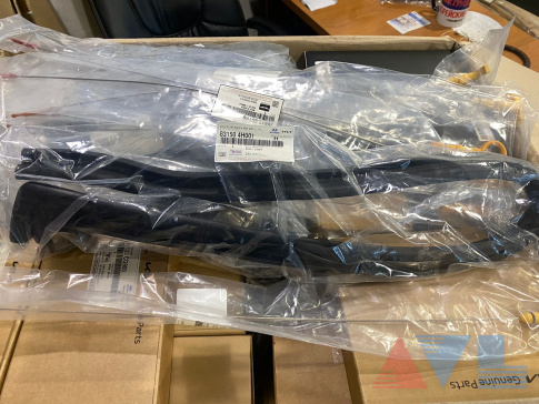 Уплотнитель двери Starex H1/Grand Starex 2007 Hyundai-KIA 831504H001