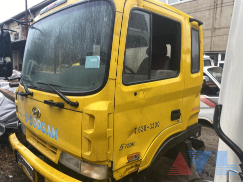 Кабина Hyundai HD120 узкие фары, цвет желтый дорестайлинг R16